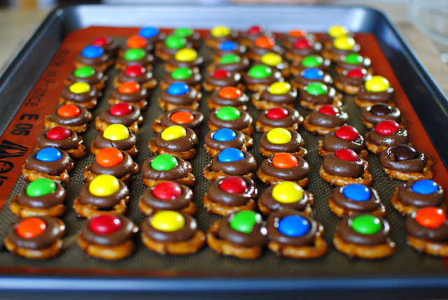 Peanut Butter M&M Pretzel Kisses l SimplyScratch.com