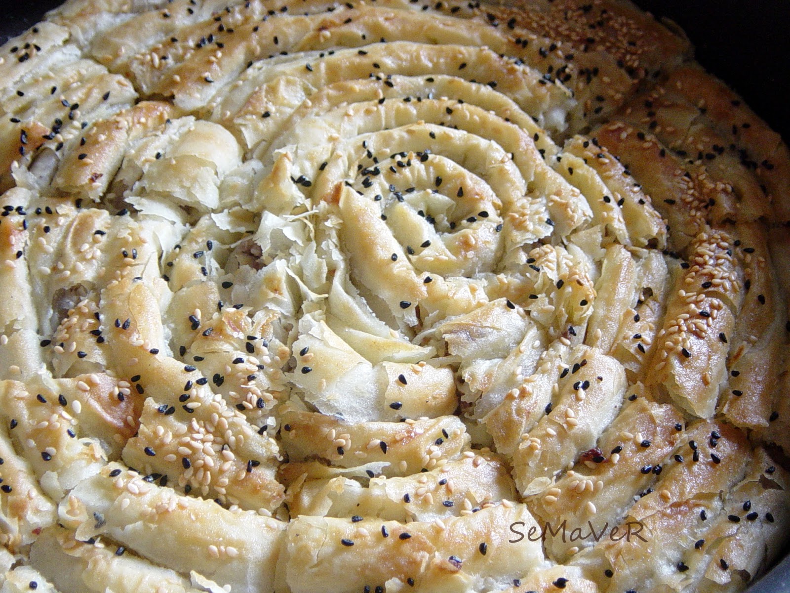 SeMaVeR Patatesli, kıymalı sarma börek