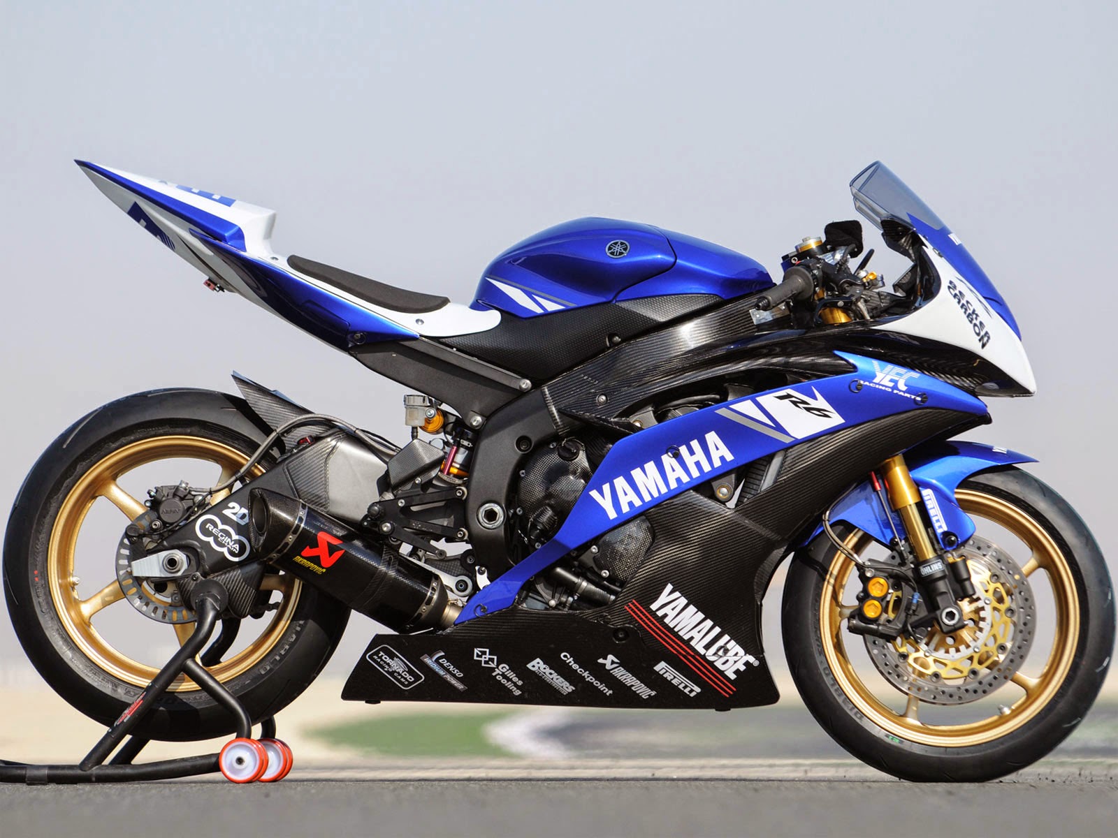 HD WALLpaperrsRESİMLER Yamaha YZFR1 Resimleri HD Yamaha R1 duvar kağıdı