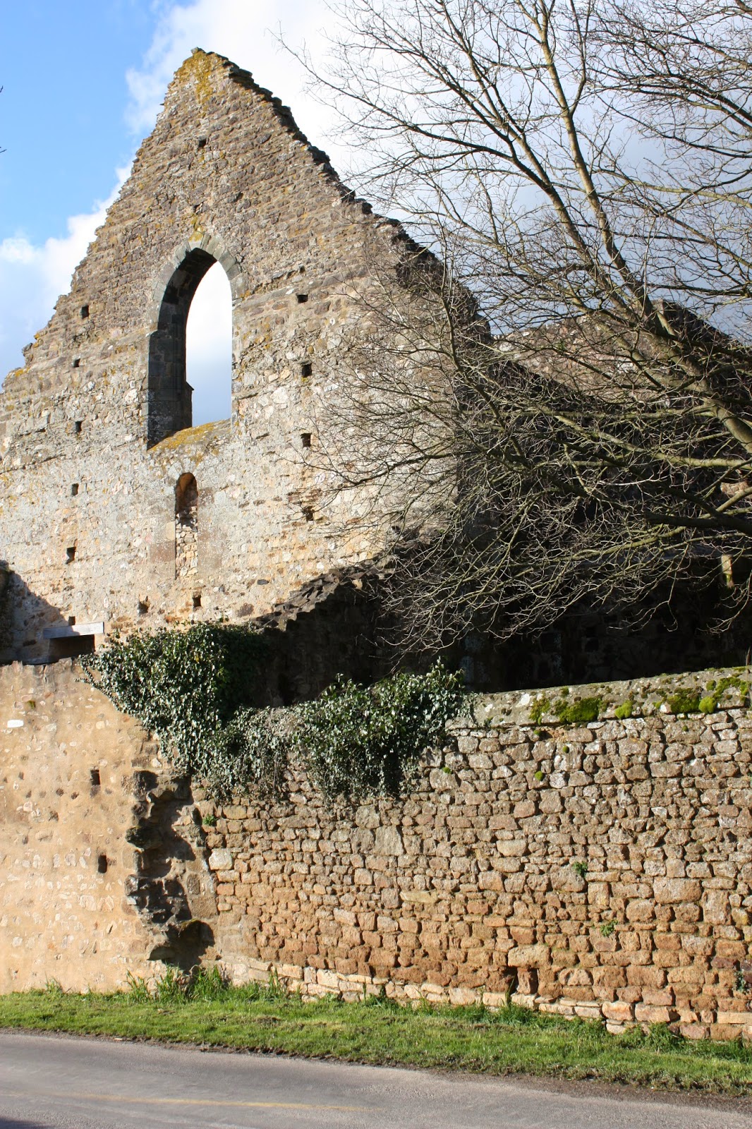 Atlas roman SaintSulpicelaForêt Abbaye NotreDame du NidauMerle