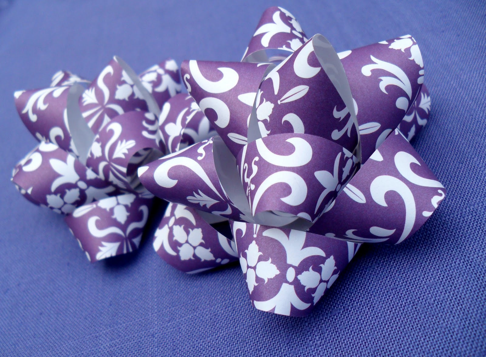 Fun with the Fullwoods DIY Gift Bows
