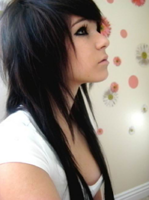 2. Beauty Haircuts For Emo Girls