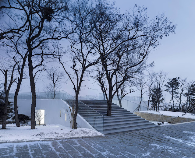 05-Viewing-Pavilion-on-Hill-by-TAO-Trace-Architecture-Office