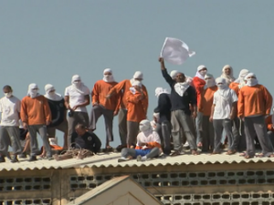 Polícia retoma negociações com presos em Penitenciária de Cascavel