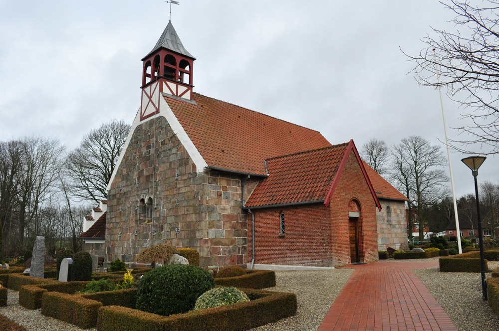 Church and Manor in Denmark Sahl church / Sahl kirke, Houlbjerg herred