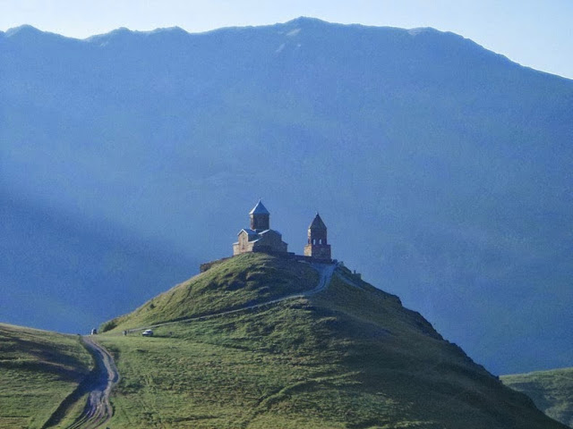 La Iglesia de la Trinidad de Gergeti en Georgia