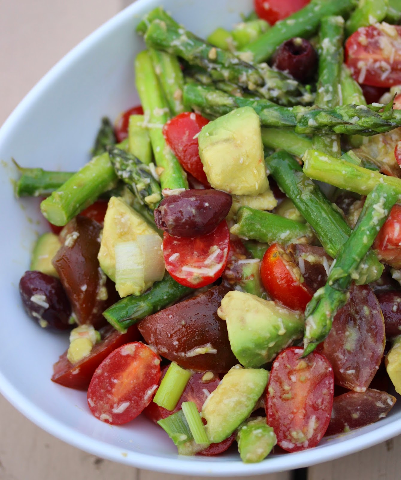 Au gré du marché: salade d'asperges aux tomates, à l'avocat et au ...