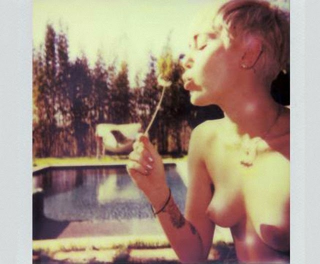 Miley Cyrus gran topless en V Magazine Miley Cyrus gran topless en V Magazine