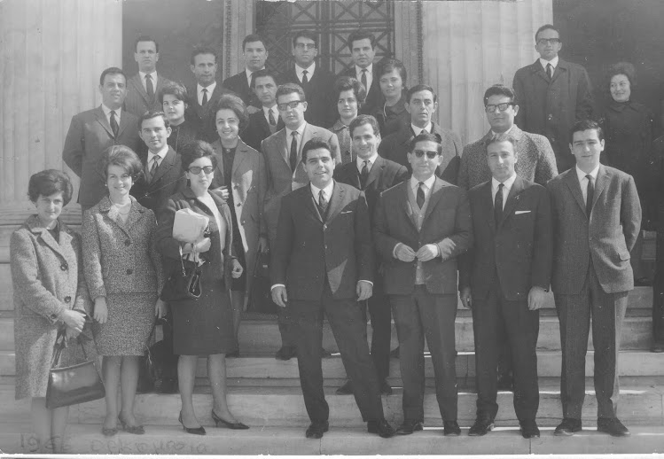 Πανεπιστήμιο Αθηνών, μετά την ορκωμοσία πτυχιούχων Γεωγραφίας και Φυσιογνωσίας, 1966.