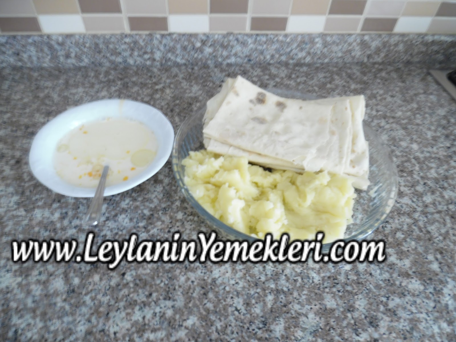 Patatesli Üçgen Börek Yapımı Yemek Tarifleri