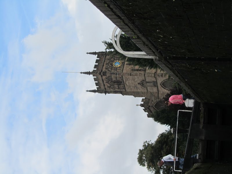 Narrowboat Armadillo Wolverley and a legless knight.