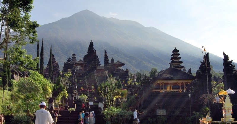 Lintas Bali Asal Mula Pura Besakih