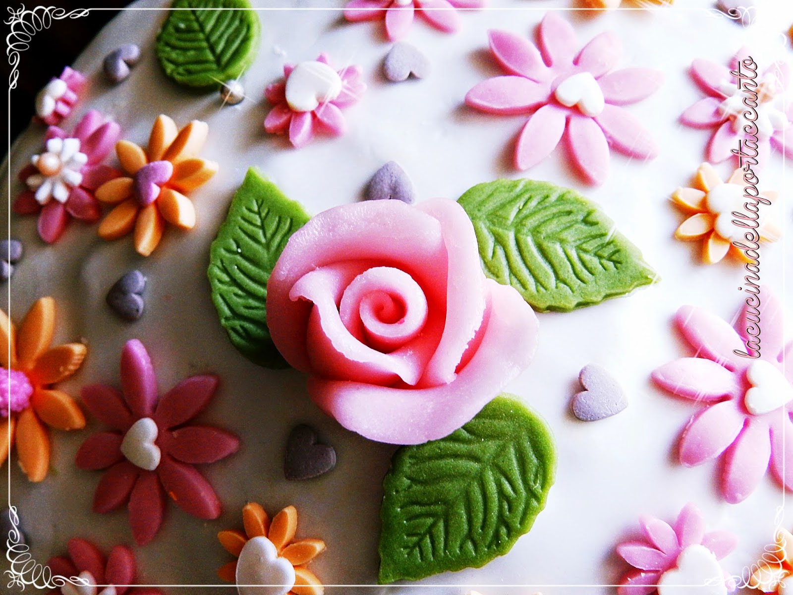 Torta fiorita in pasta di zucchero /  Floral cake sugar paste 