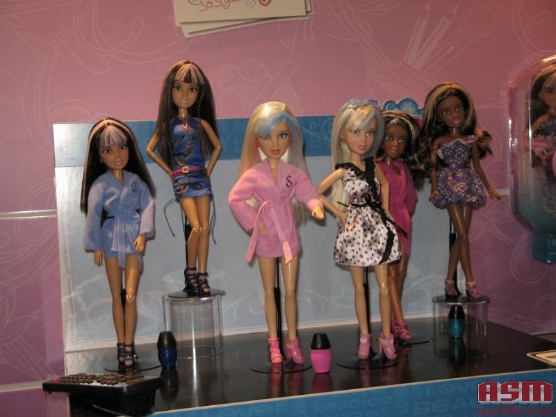 Spinmaster Fair Proof of a Liv doll with darker skin than Alexis
