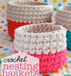 http://todiyornottodiy.blogspot.pt/2013/11/cestos-em-crochet.html