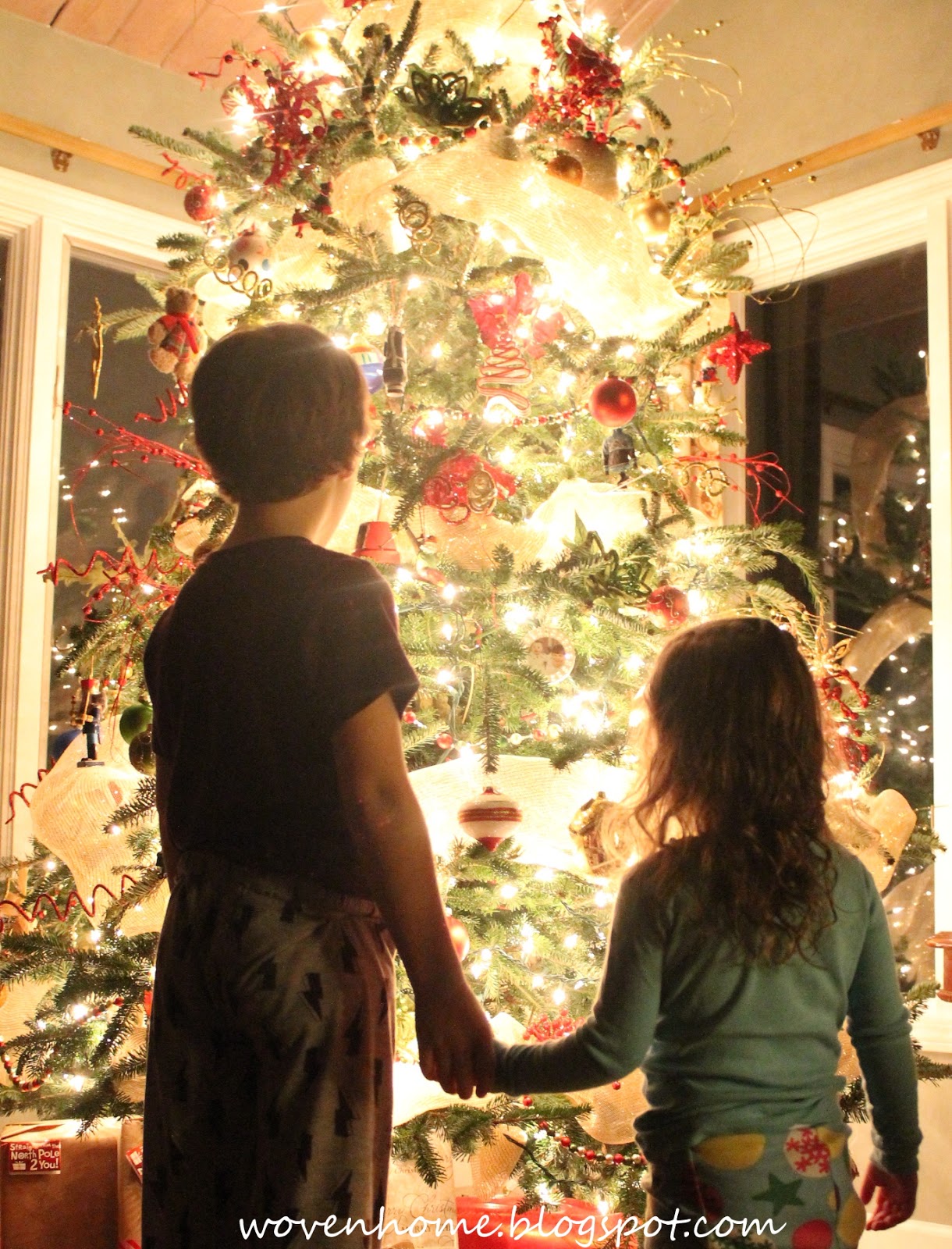 Woven Home: How To Take Glowing Christmas Tree Pictures