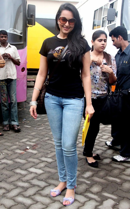 sonakshi sinha fat figure actress pics