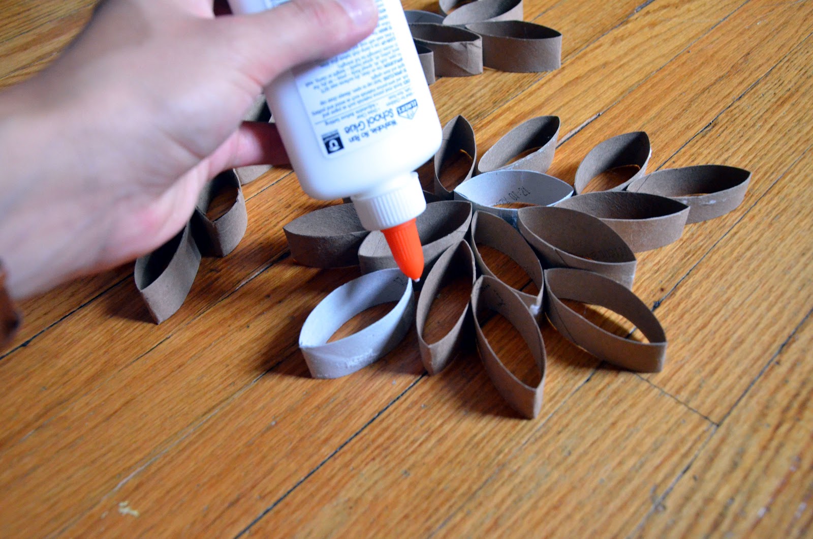 Hello There Handmade DIY Blog Easy Home Decor Repurposed Paper Roll