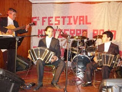 LOS BENITEZ Y BENITEZ DE OBERA  EN EL 9º FESTIVAL " MI TIERRA ROJA 2013"