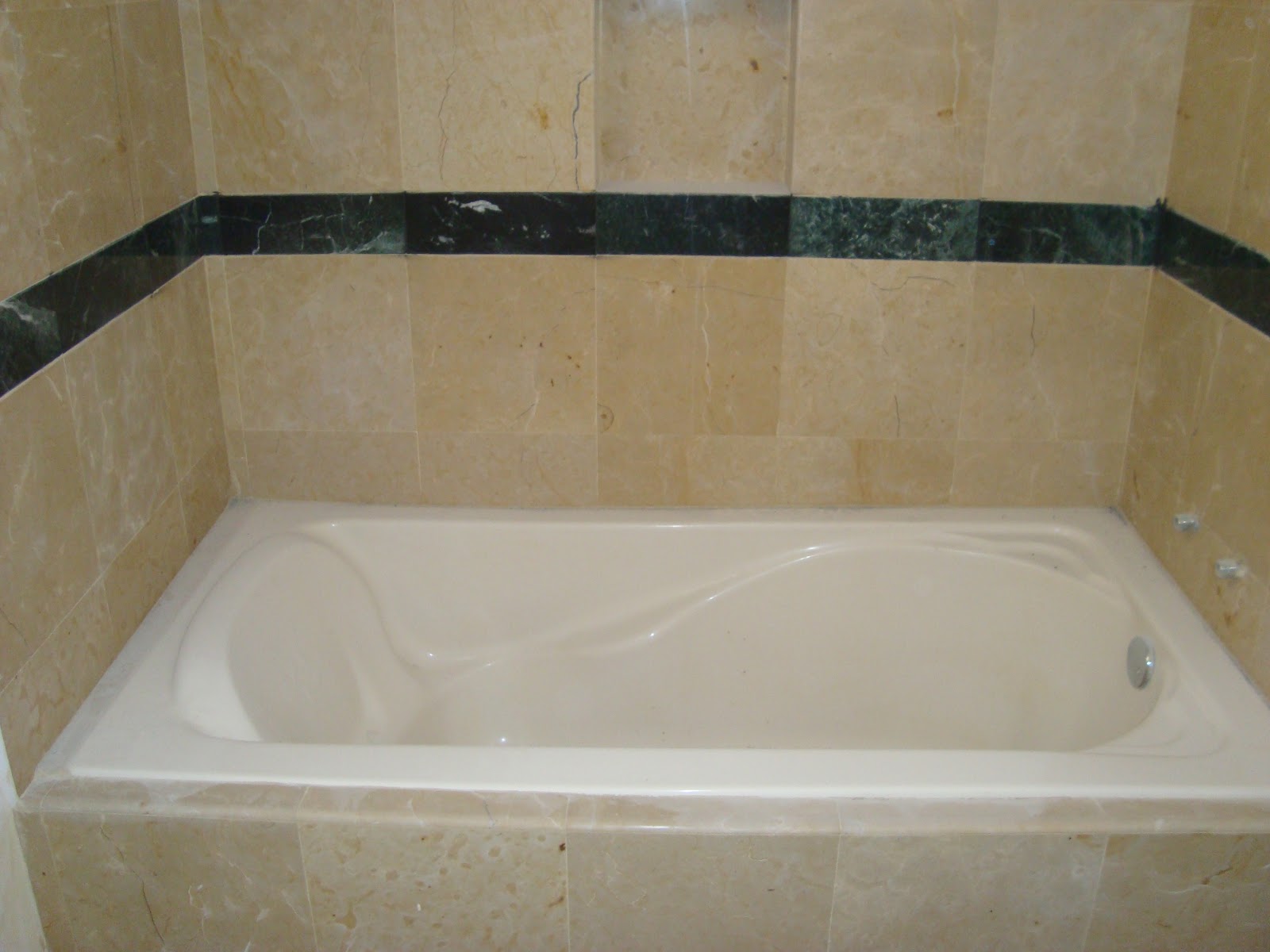 ROMAN DE LA ROSA ROMERO: BAÑOS FORRADOS CON MARMOL