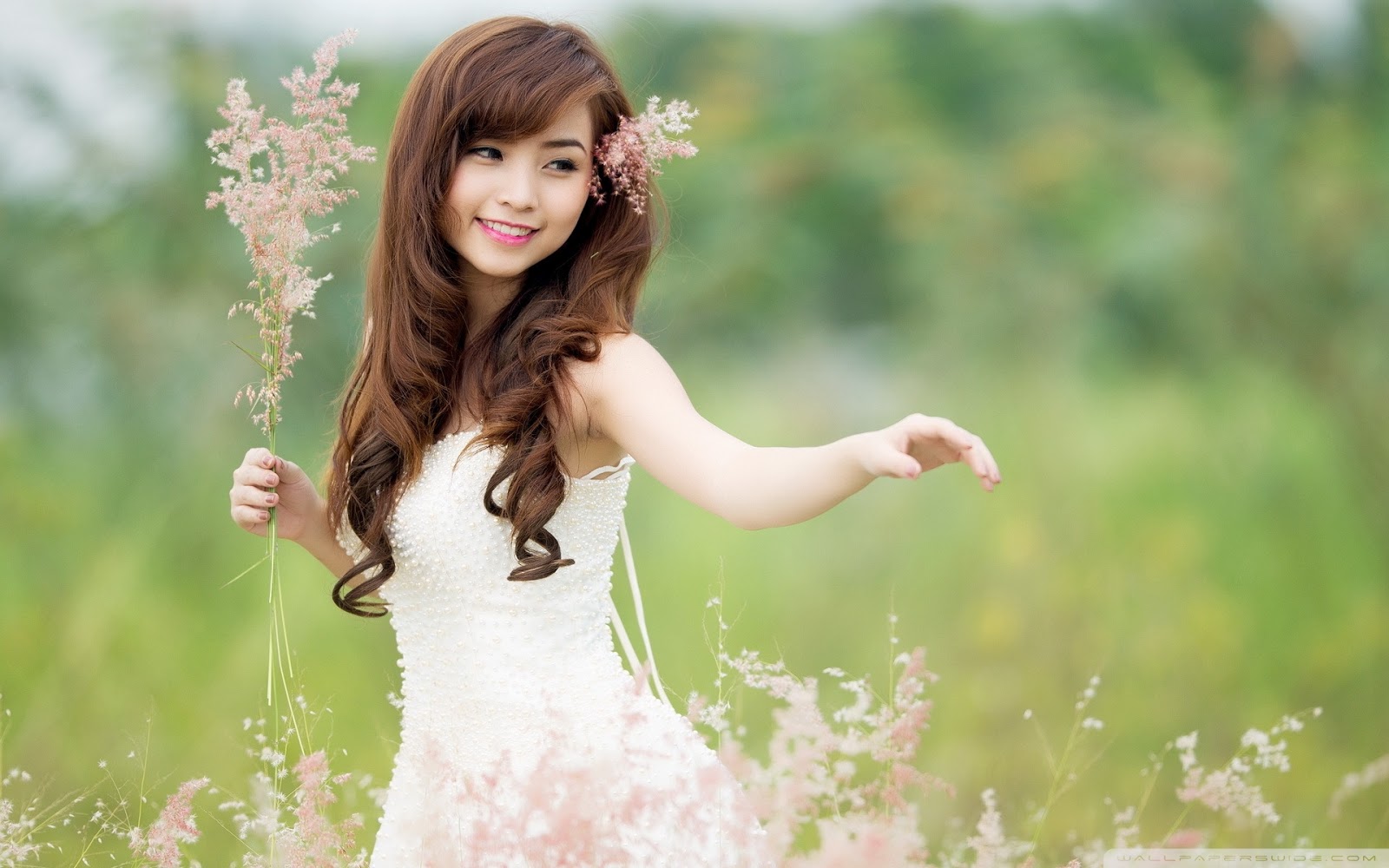 “Simplicity is the keynote of all true elegance.” : Beautiful Girls
