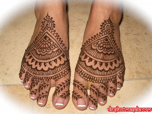Two Feet Mehndi Design