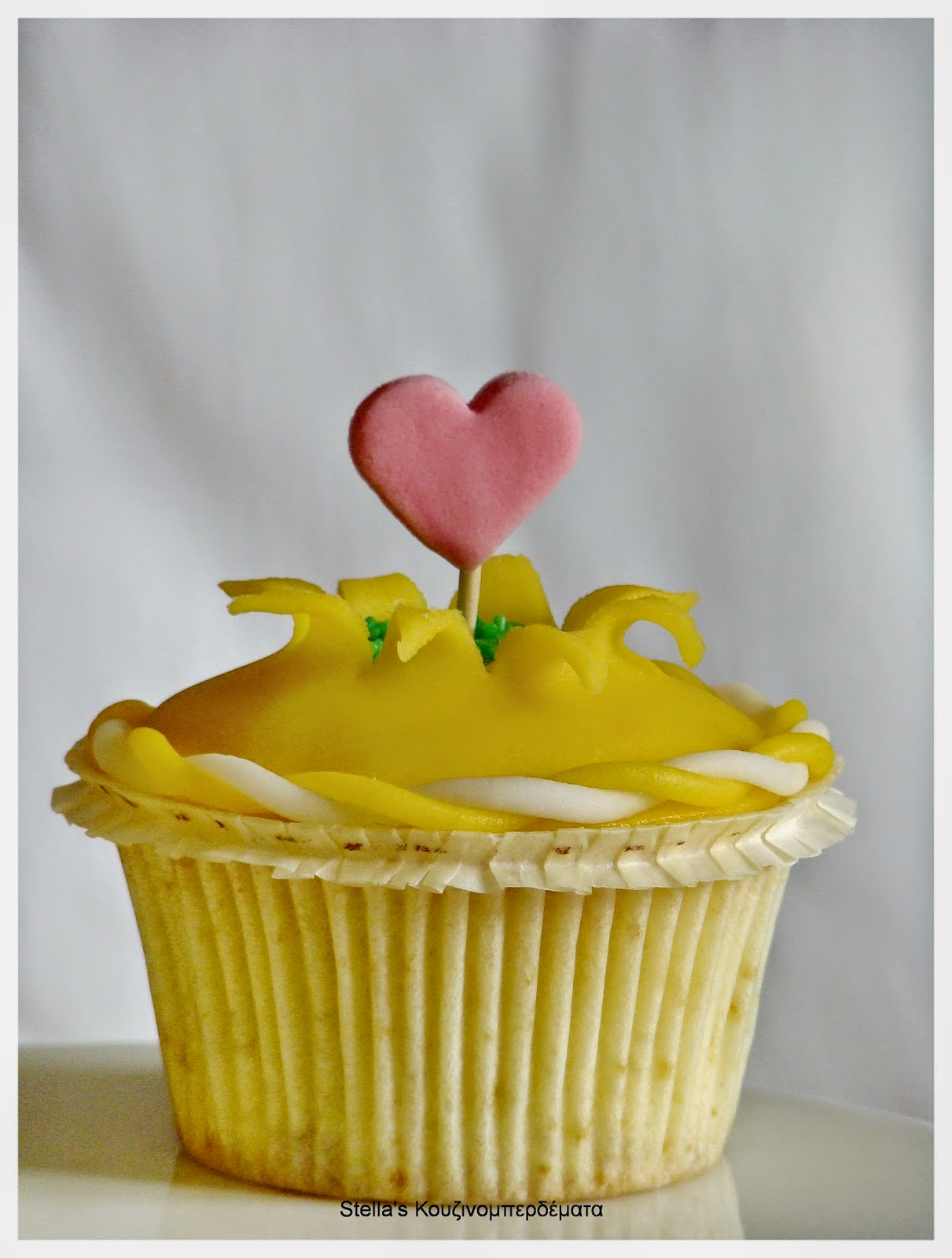 Stella's Κουζινομπερδέματα Πώς να φτιάξετε ένα cupcake Explosion ή cupcake..Έκπληξη!How to