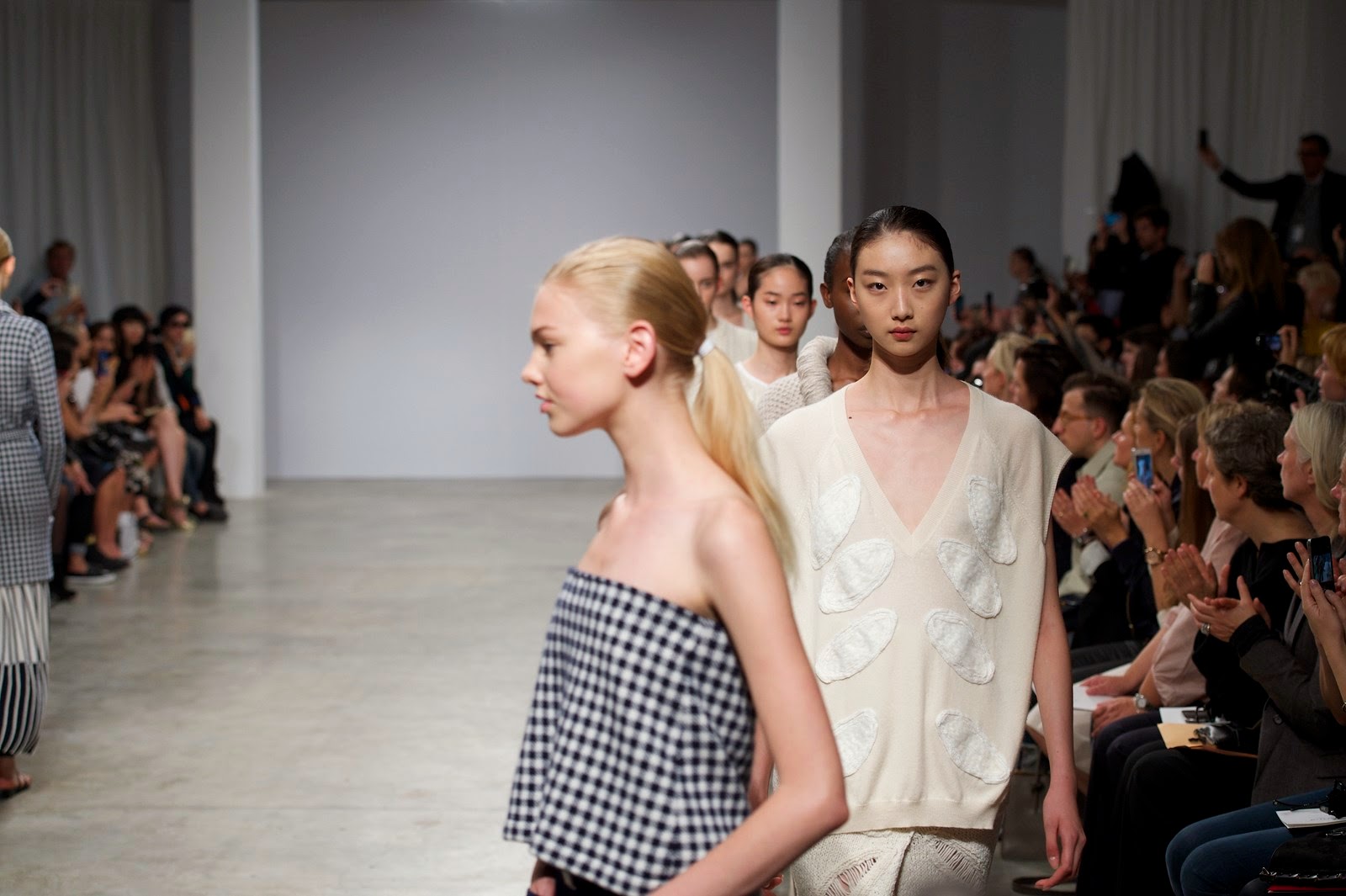 Allude spring summer 2015, Allude ss15, Allude, Allude ss15 pfw, Allude pfw, Allude cashemere, allude cachemire, andrea karg, cashemere, cachemire, pfw, pfw ss15, pfw2014, fashion week, paris fashion week, du dessin aux podiums, dudessinauxpodiums, vintage look, dress to impress, dress for less, boho, unique vintage, alloy clothing, venus clothing, la moda, spring trends, tendance, tendance de mode, blog de mode, fashion blog, blog mode, mode paris, paris mode, fashion news, designer, fashion designer, moda in pelle, ross dress for less, fashion magazines, fashion blogs, mode a toi, revista de moda, vintage, vintage definition, vintage retro, top fashion, suits online, blog de moda, blog moda, ropa, asos dresses, blogs de moda, dresses, tunique femme, vetements femmes, fashion tops, womens fashions, vetement tendance, fashion dresses, ladies clothes, robes de soiree, robe bustier, robe sexy, sexy dress
