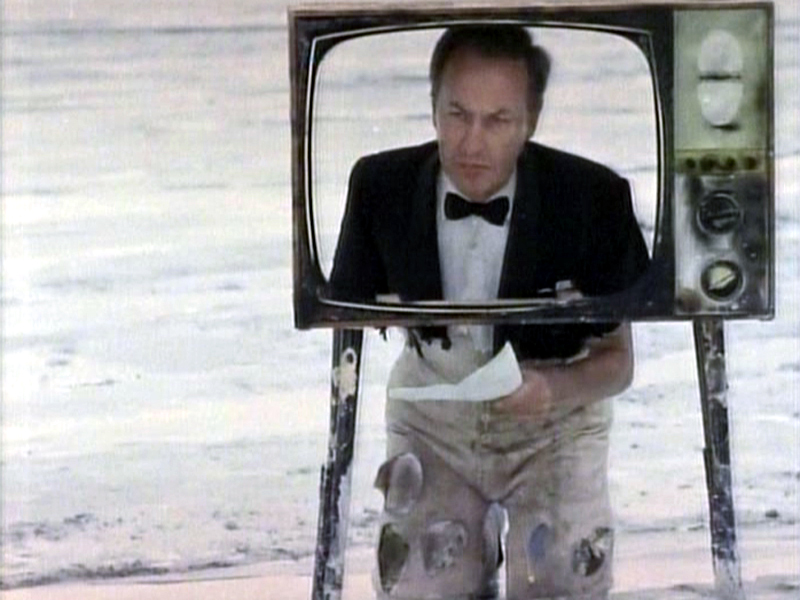 13 THE BED SITTING ROOM (1969) Stay Calm and carry on!