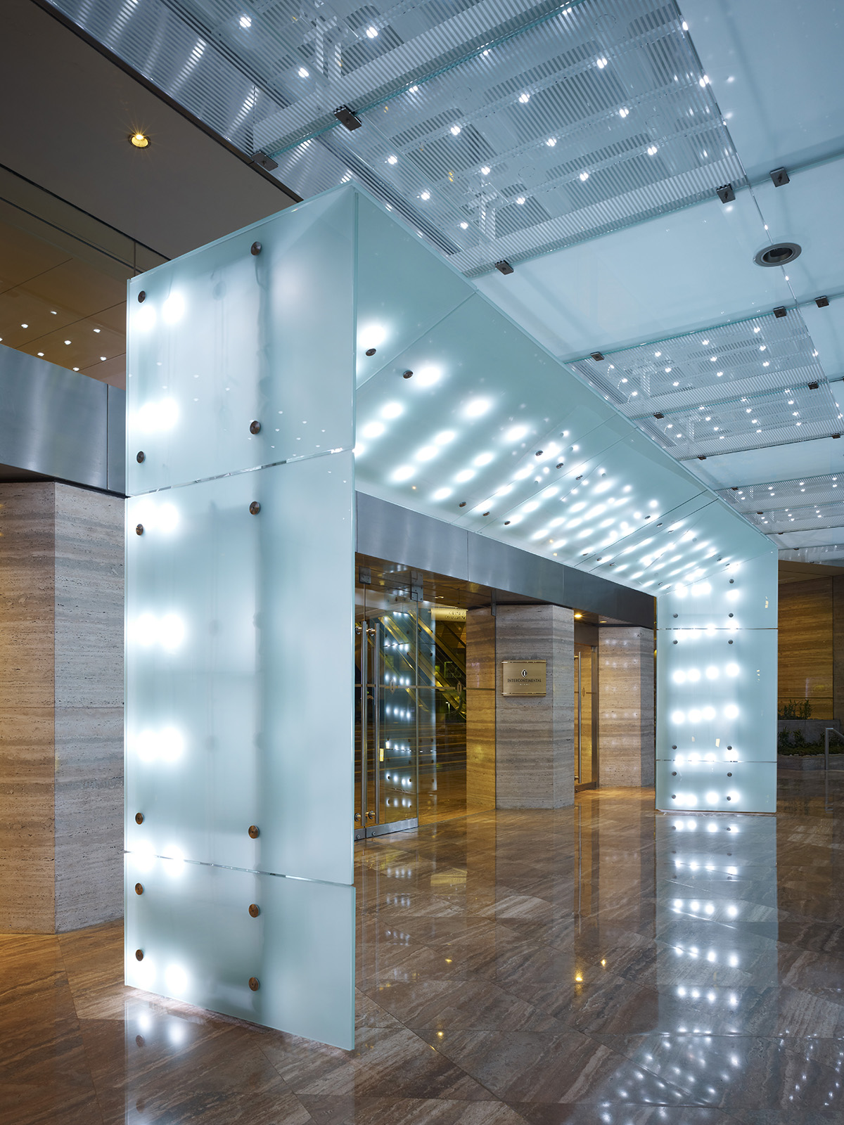 Thomas Roszak Architecture Lighting, Branding and Technology at the