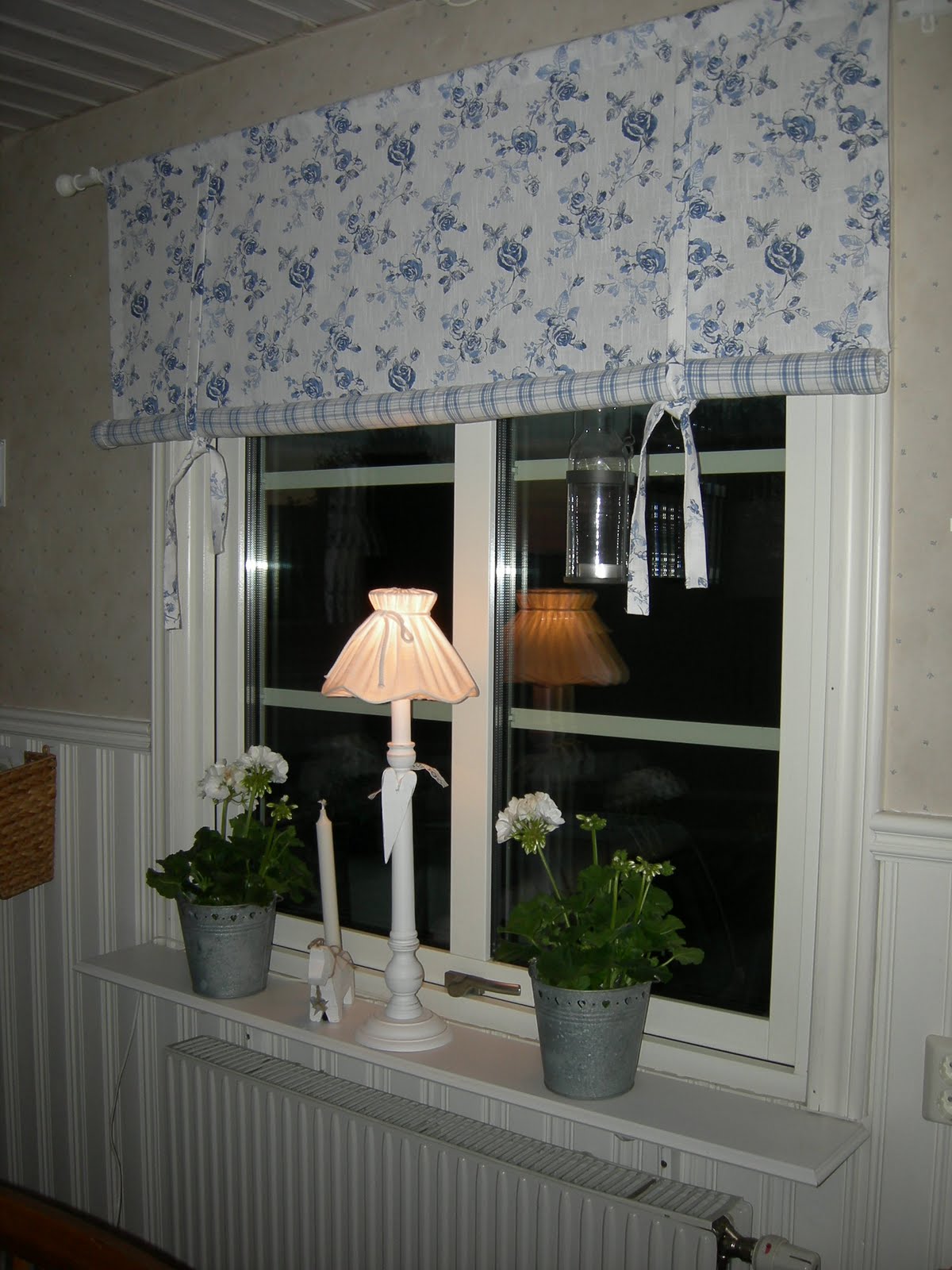 Livet på Gamla Vägen Nya gardiner i köket