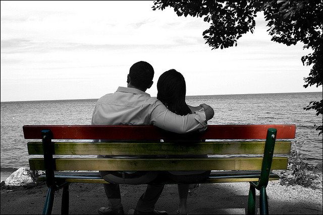 couple love wallpapers couple sitting on bench ...