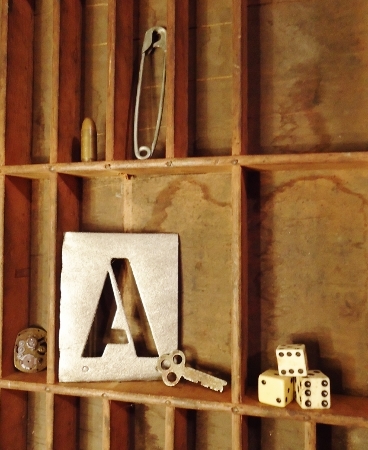 Restoration Hardware Metal Stencils Knock Off by http://knickoftimeinteriors.blogspot.com/