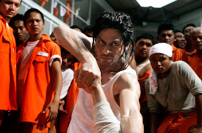SRK's new look as prisoner in Don-2