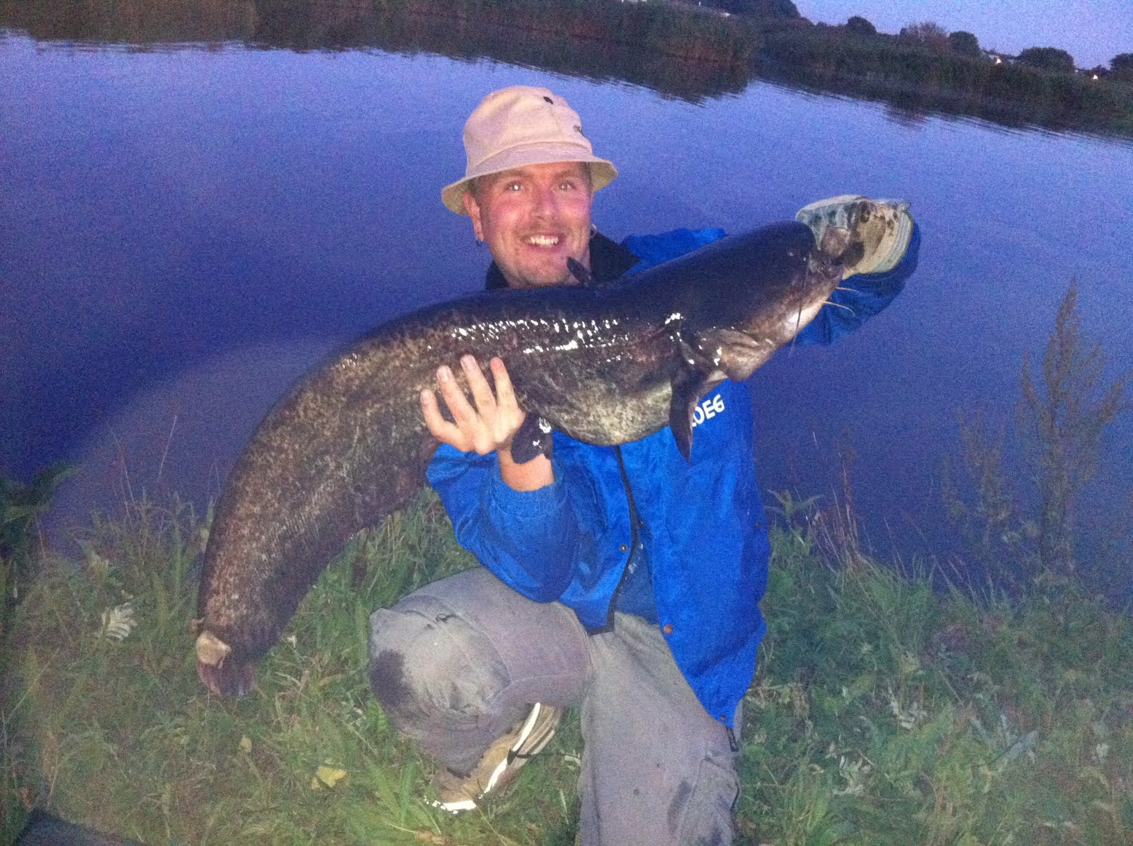 [img width=1024 height=765]http://3.bp.blogspot.com/-mCfPufRlxuo/TlFMNlAsGoI/AAAAAAAAADg/665fZ-FHTRQ/s1600/IMG_0933.JPG[/img]