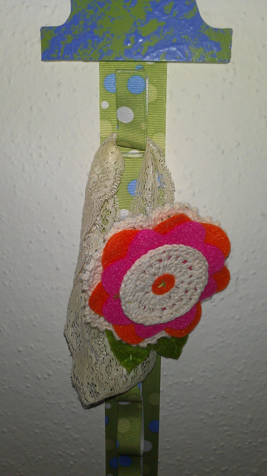 Apples to Applique Bow and Headband Holder