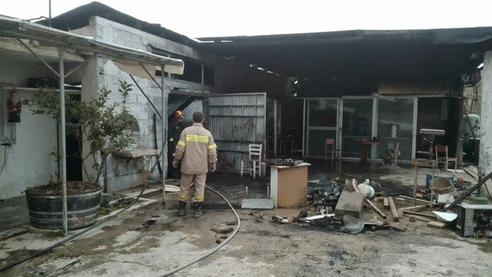 Αυλωνάρι: Μηχανουργείο τυλίχθηκε στις φλόγες (ΦΩΤΟ)