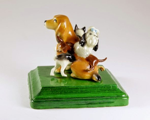 As surreais esculturas com animais híbridos de porcelana de Debra Broz Debra Broz esculturas porcelanas cerâmica surreais kitsch animais modificados vintage