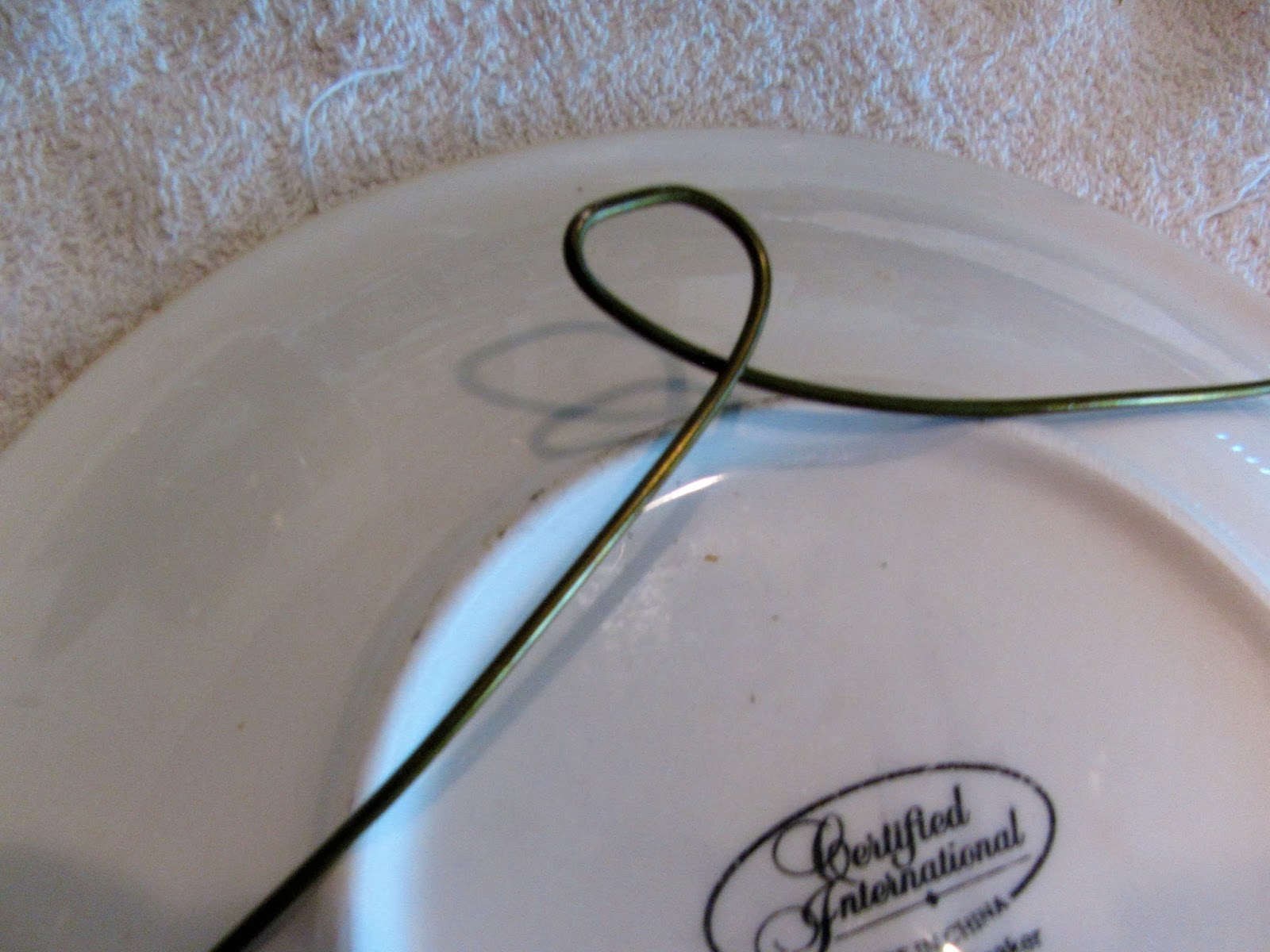 MAY DAYS DIY Wire Plate Hangers