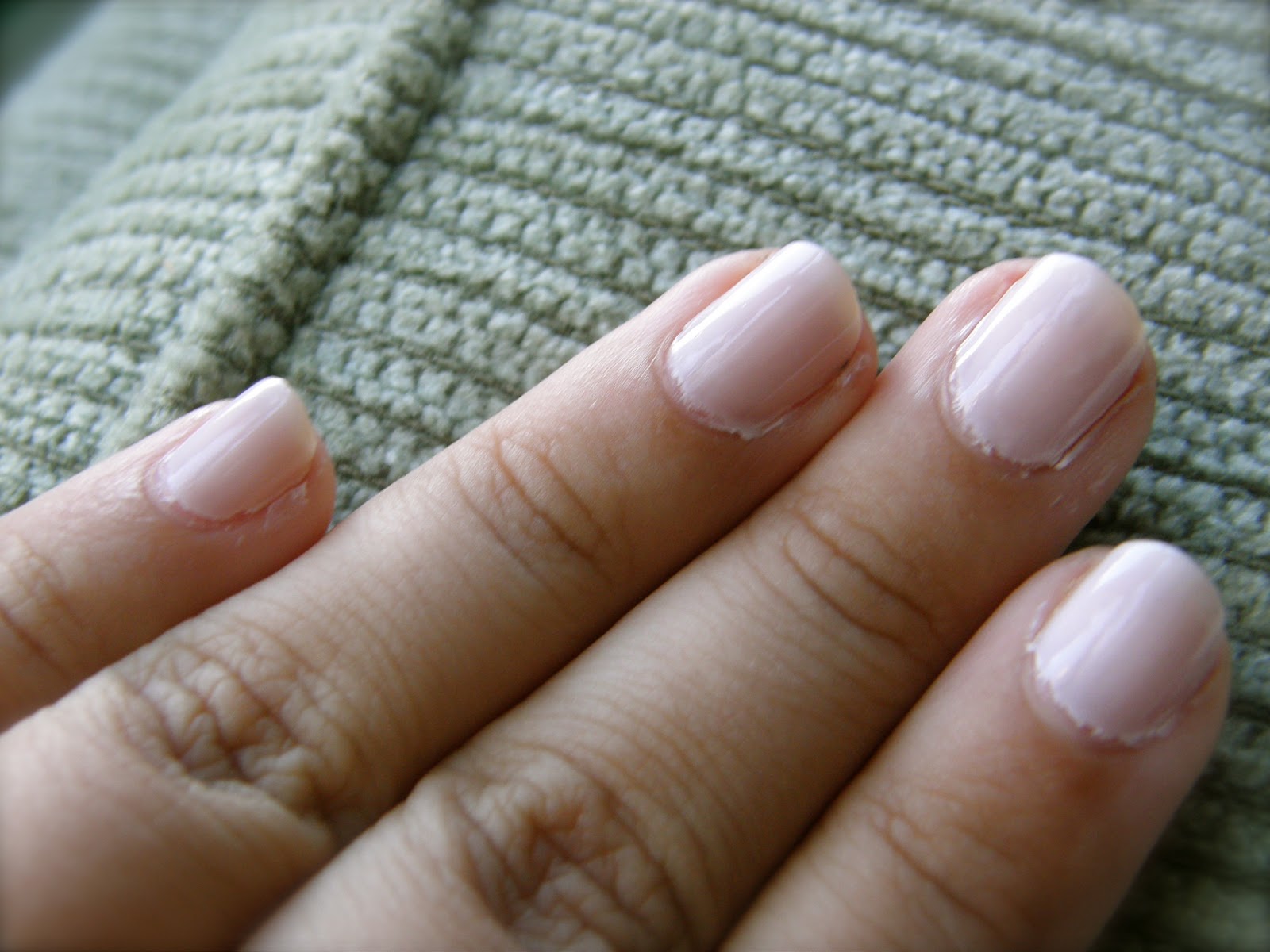Thrift Thick NOTD essie ballet slippers