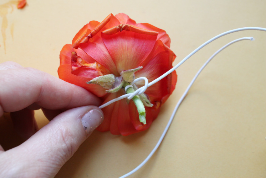 corner blog a garland of hot glue + old flowers