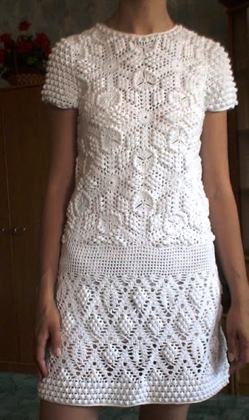 Vestido de piñas a crochet Crochet Patterns Top Sea Breeze Cover Up. Free Crochet Pattern for sizes S, M and L. Find this Pin and more on vestidos de crochet by Mónica Vivanco. .