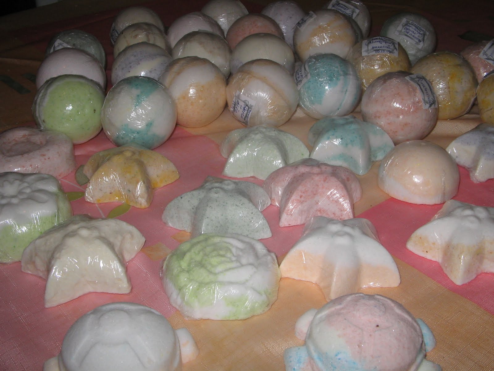 Цветная бомбочка с кофейными зернами купить со скидкой в секс шопе  Косметика  Для ванны и душа