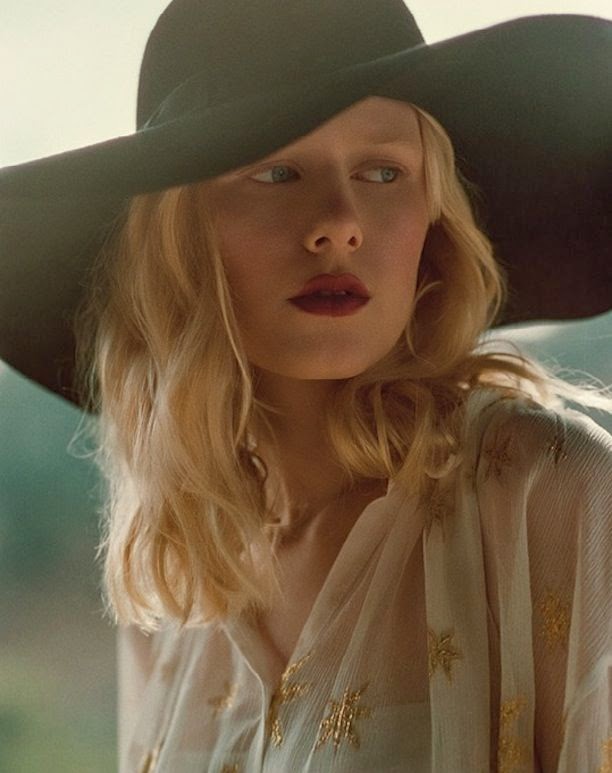 Batom escuro para imitar... 4