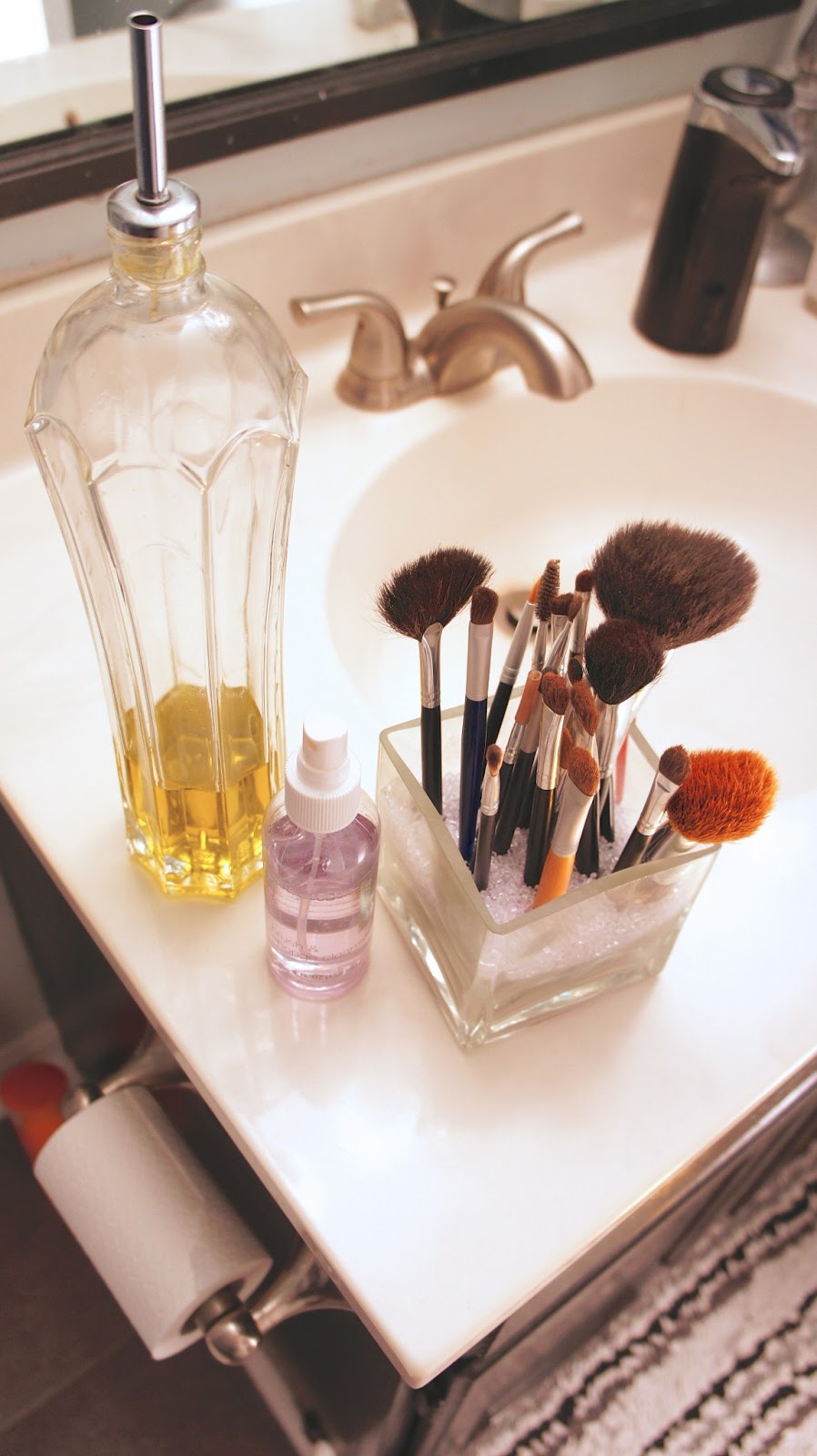 How to Clean Makeup Brushes at Home Like a Pro
