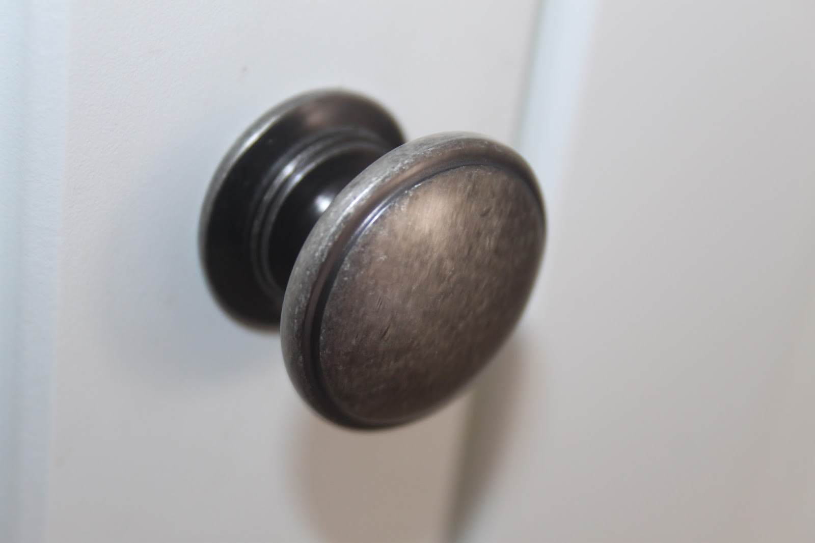 Beautiful Life Made Easy Spray painting your kitchen knobs