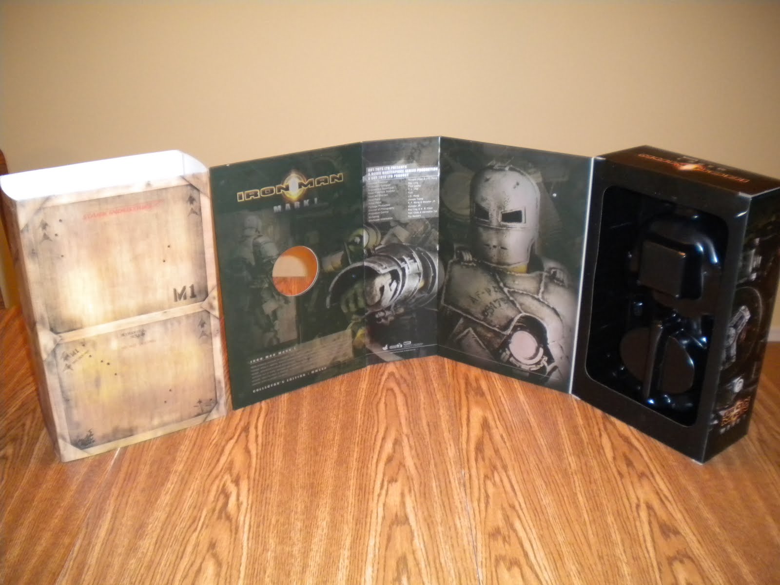 Hot+Toys+Mark+1+005.JPG