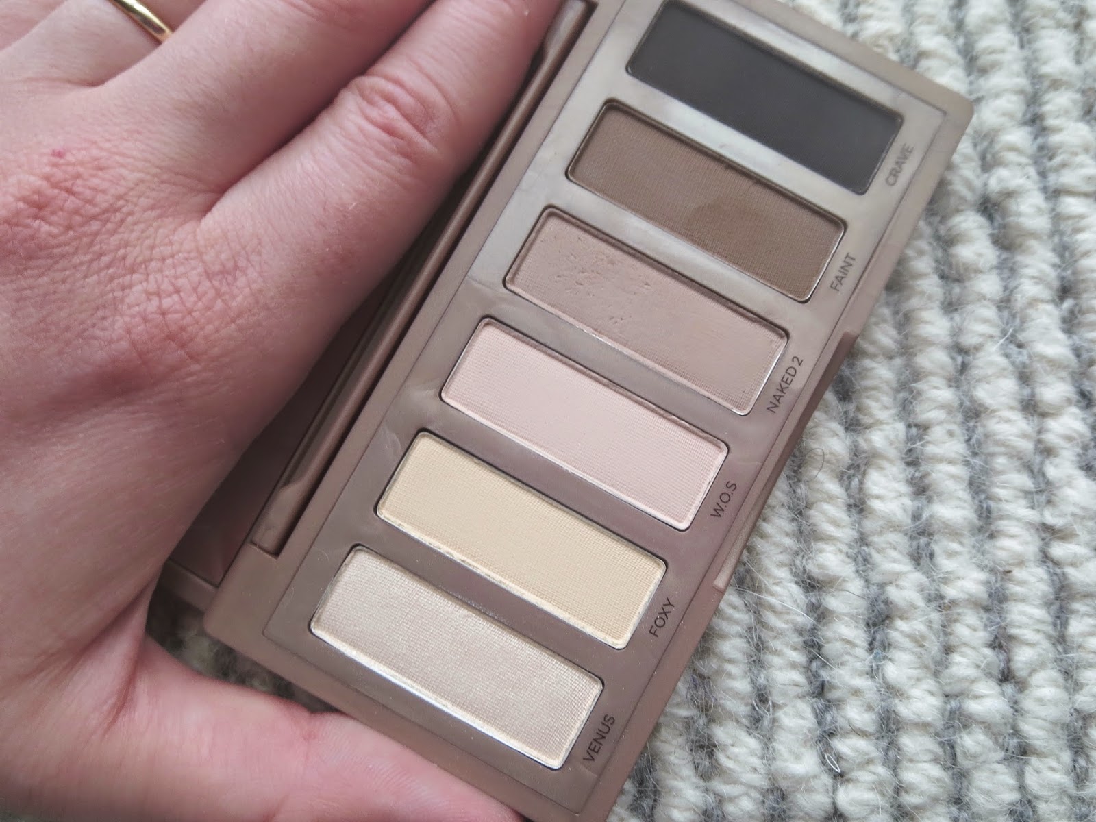 a picture of Urban Decay Naked Basics Palette