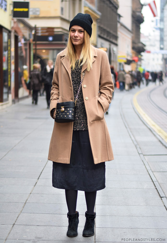 Keeping stylish with temperatures close to sub-zero, photo by peopleandstyles.com What to wear when temperatures dip close to sub-zero - few stylish street fashion inspiration to inspire your daily outfits. Tea Strika, how to style camel coat, beanie and midi skirt, zimska ulična moda, studentica arhitekture