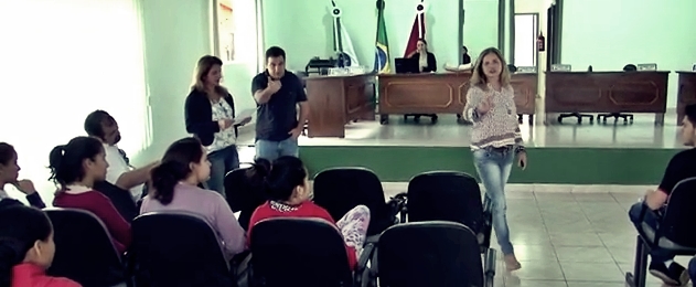 Professores levam alunos para assistirem protesto em horário de aula